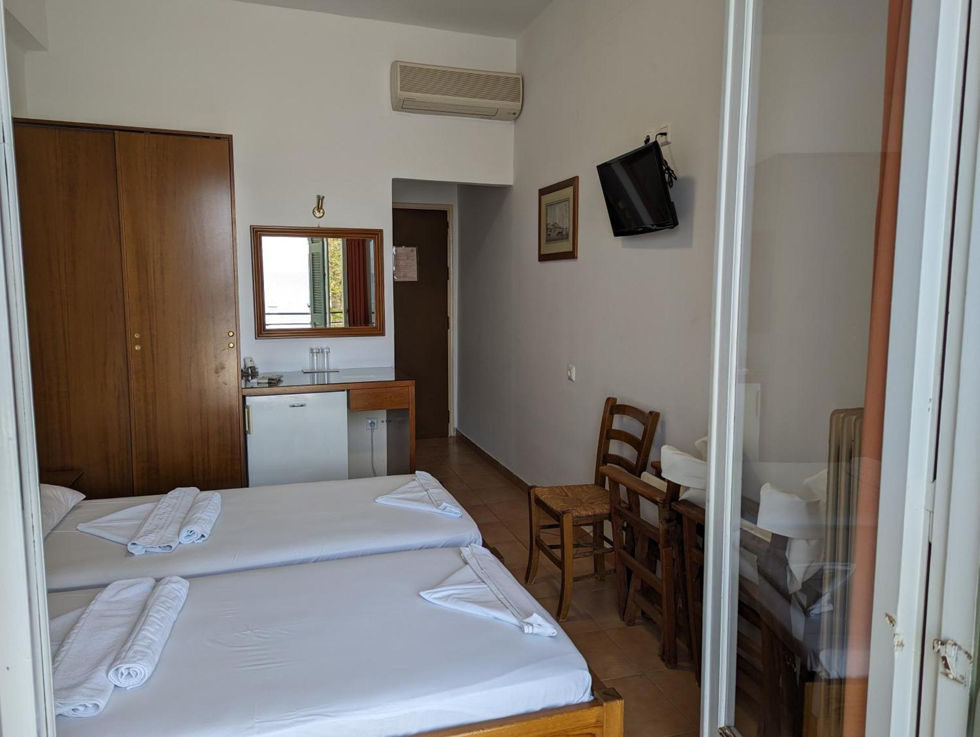Helen'S Rooms Miloi  Exterior photo